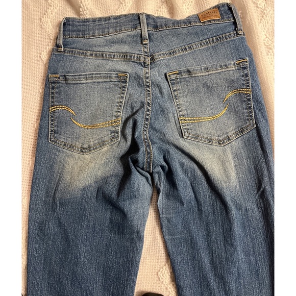 Levi Strauss & Co. Gold Label Women's Totally Shaping Bootcut Jeans. Size: 2S - Picture 5 of 11